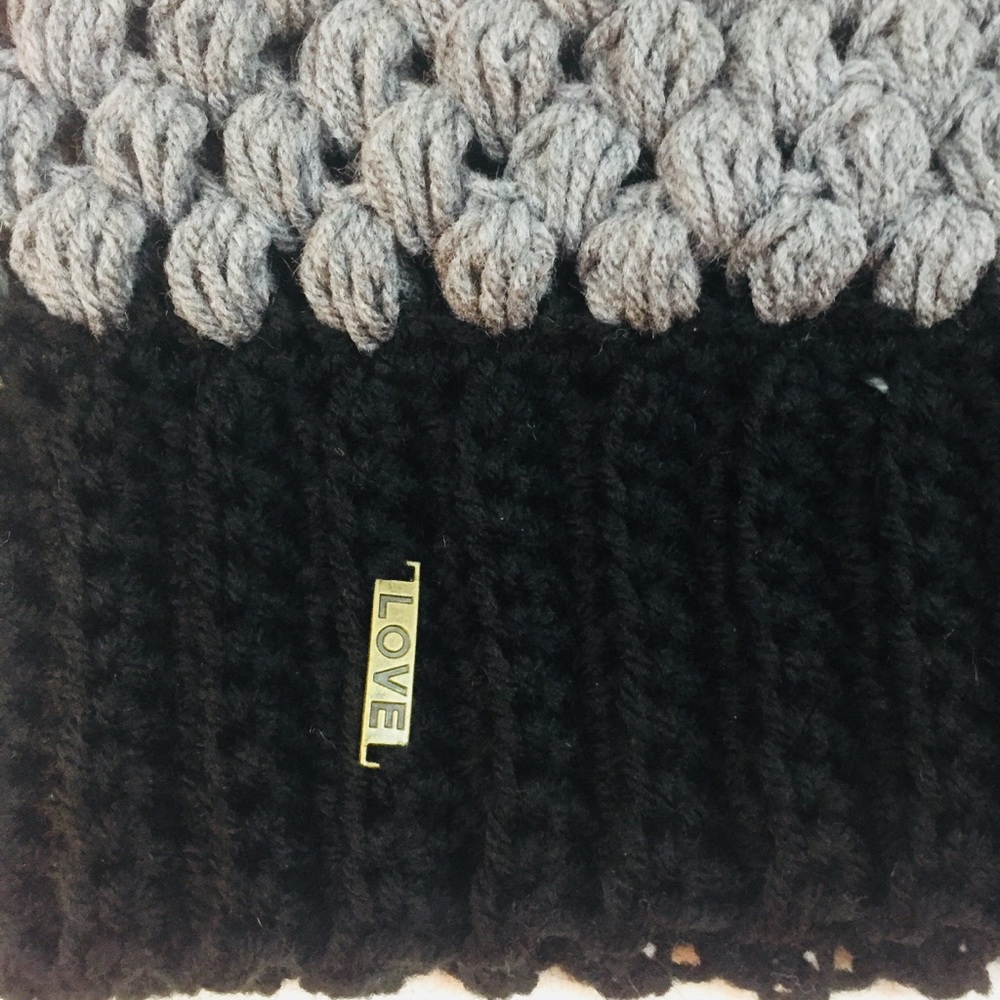 Crochet Beanie Fall Winter Hat Gray Ivory Handmade - Picture 4 of 4